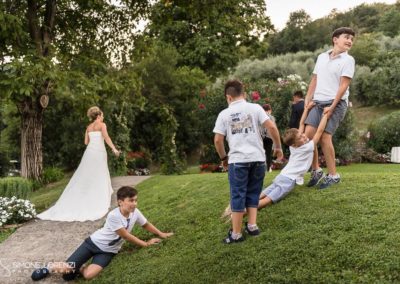 fotografo matrimonio La Catilina, Clusane, Brescia; matrimonio con figli; abito sposa corto;